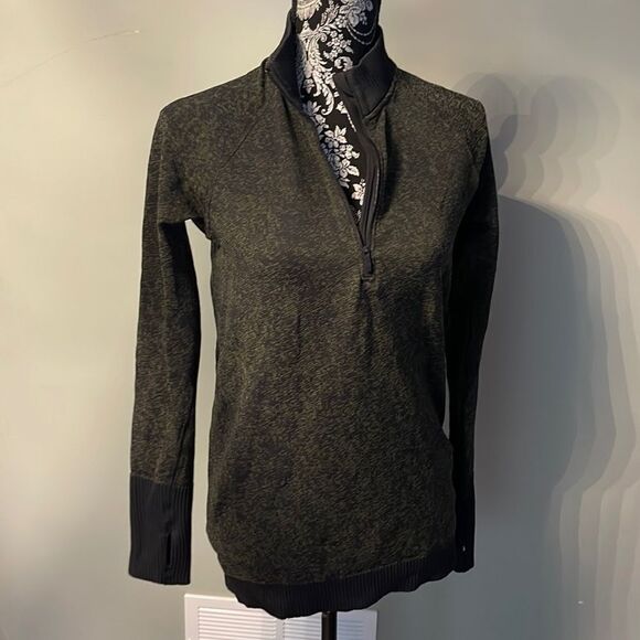 Lululemon size 8 longsleeve half Zipup - Picture 1 of 3